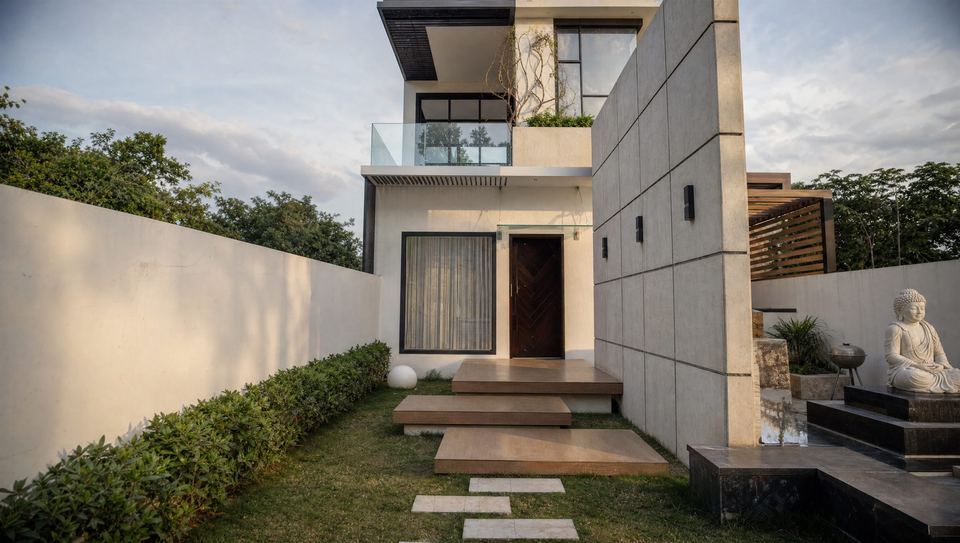 Farmhouse in Tamil Nadu by JSR Architects